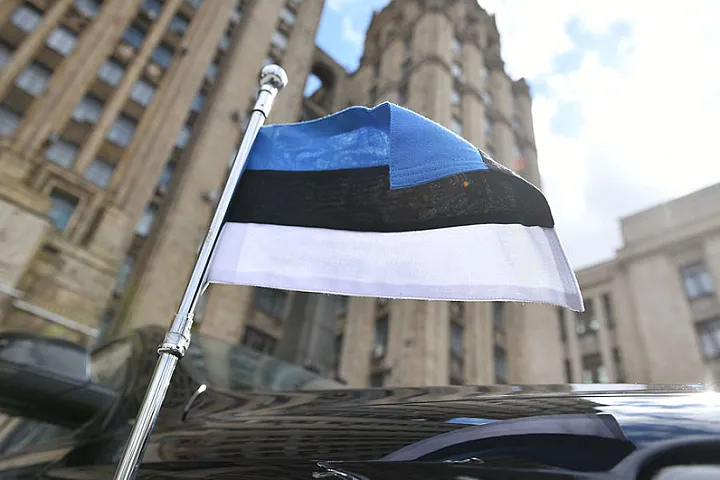 ERR: Estoniyanın Ukraynaya ildə 100 milyon avro ayıracağı vədi məcburi deyil