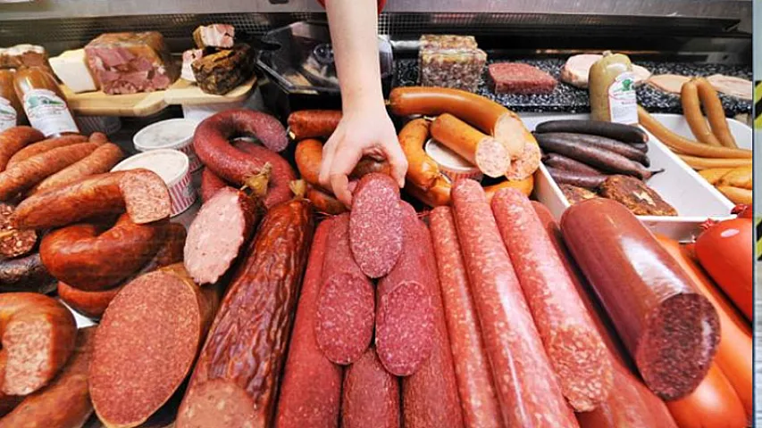 Xaricdən 5 manata gətirilən kolbasalar marketlərdə 20 manatdan baha satılır
