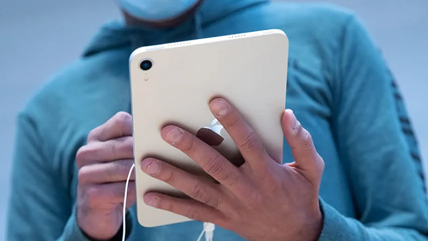 &quot;Apple&quot; süni intellekt yarışında rəqiblərindən 2 il geri qalır - Şirkət işçilərindən etiraf