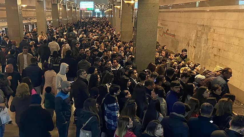 Yeraltı nəqliyyatda niyə hər gün &quot;tıxaca düşürük&quot;?