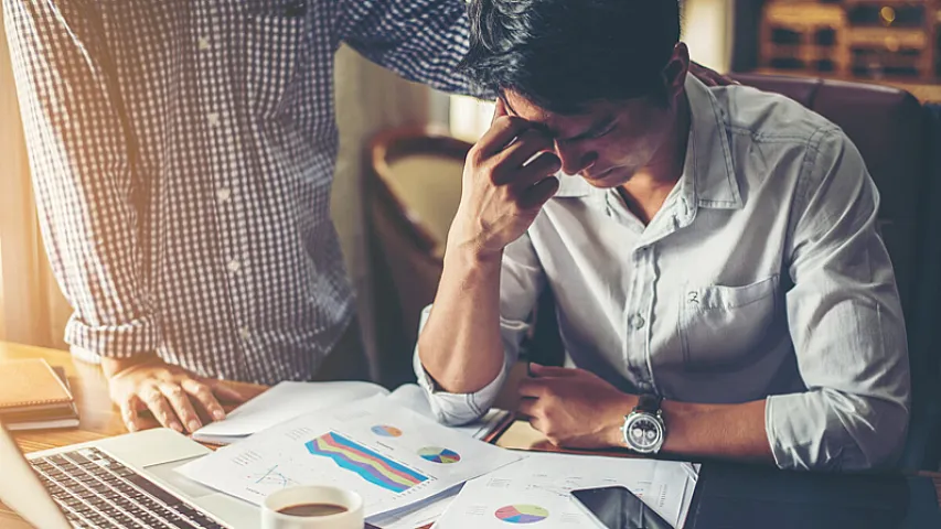 Kitab öyrədir ki, uğur həmişə zəhmət və qabiliyyətlə əldə olunmur - <span style="color:#008000">KİTABÇI</span>