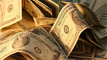 ARDNF valyuta satışını 3 dəfəyə yaxın artırıb