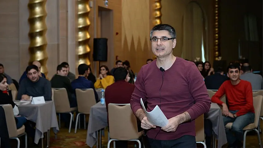 İş həyatı kitab oxumağa mane olmur