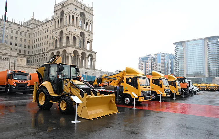 İlham Əliyev xüsusi təyinatlı nəqliyyat vasitələri ilə tanış oldu (YENİLƏNİB)