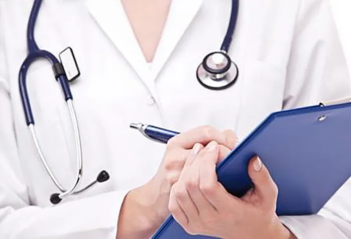 Əməliyyat otağında həkimə doğum günü tədbirinə görə 2 000 manatlıq cərimə - RƏSMİ