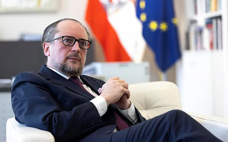 Avstriyanın yeni kansleri vəzifəsinin icrasına başlayıb