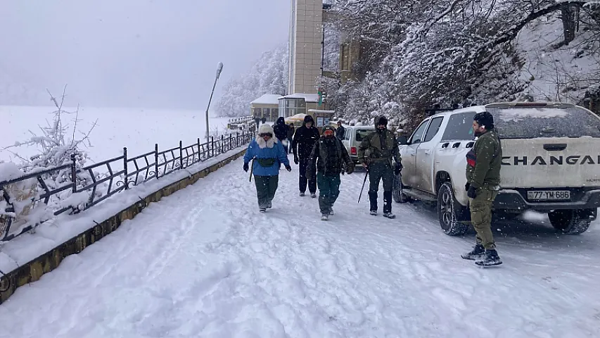 Göygöl dondu: Buz bağlayan göldən ən son görüntülər (FOTO/VİDEO)