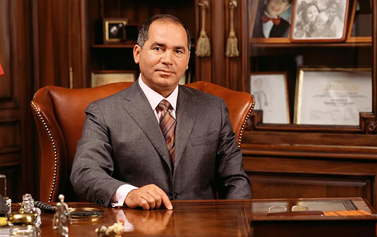 Britaniya hökuməti Fərhad Əhmədovu sanksiyalar siyahısından çıxarıb