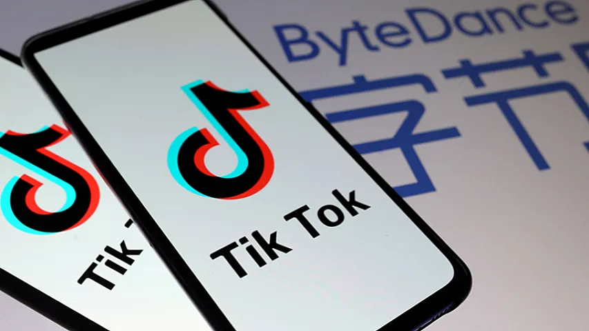 "TikTok" istifadəyə verilməsindən bir il sonra sosial şəbəkəsini bağlayır