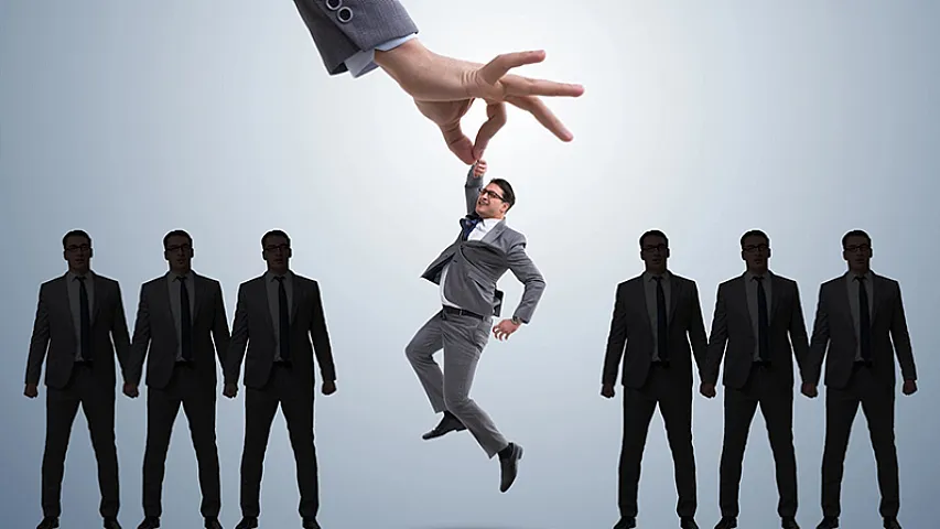 Görünmək, gözə girmək, kölgədə qalmaq - Hansı yaxşıdır?