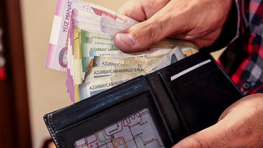 Orta aylıq əmək haqqı artaraq 1043 manat oldu