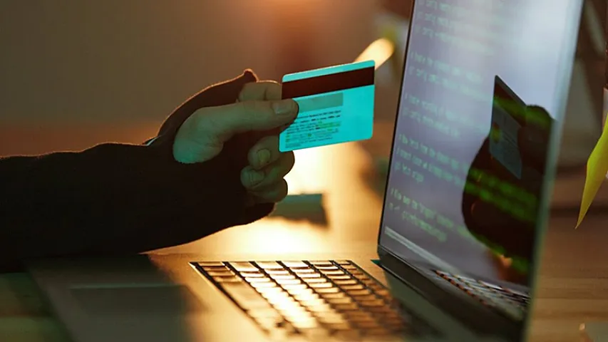 Vətəndaşların bank kartlarından 21 min manatdan çox vəsait oğurlanıb