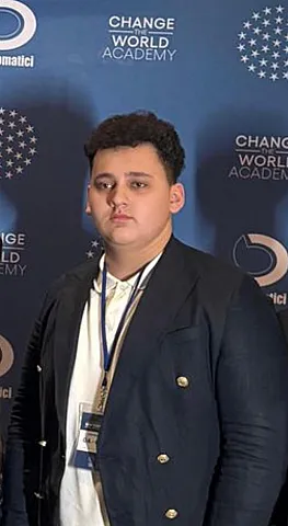 Azərbaycanlı 9-cu sinif şagirdi Mehdi Qulubəyli Nyu-Yorkda keçirilən BMT Model Konfransında uğurla iştirak edib (FOTO)