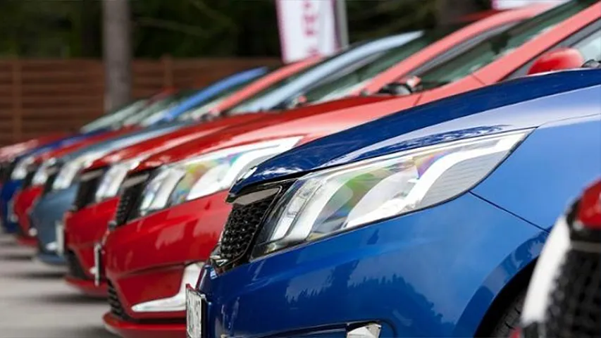 Dövlət qurumuna məxsus 5 avtomobil hərracda satıldı