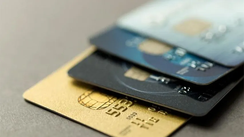 Bank kartınızdan oğurlanan pulları necə geri qaytara bilərsiniz? - Müsahibə