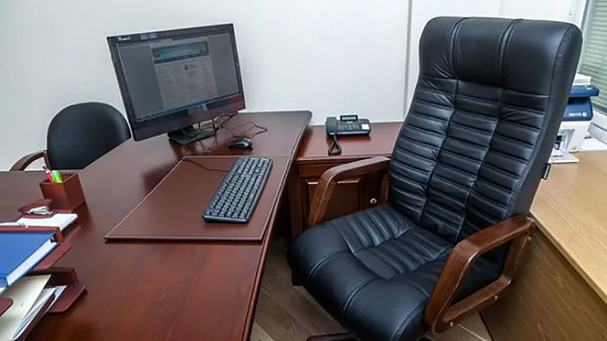 İki məktəb direktoru işdən çıxarıldı