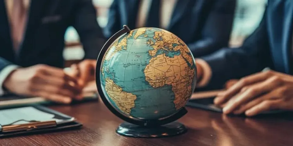 Biznesinizi qloballaşdırmalısınız, yoxsa yerli bazarda qalmalısınız? - Ekspertlərin fikirləri