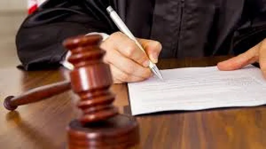 126 minlik dələduzluqda təqsirləndirilən həkimlərə HÖKM OXUNDU