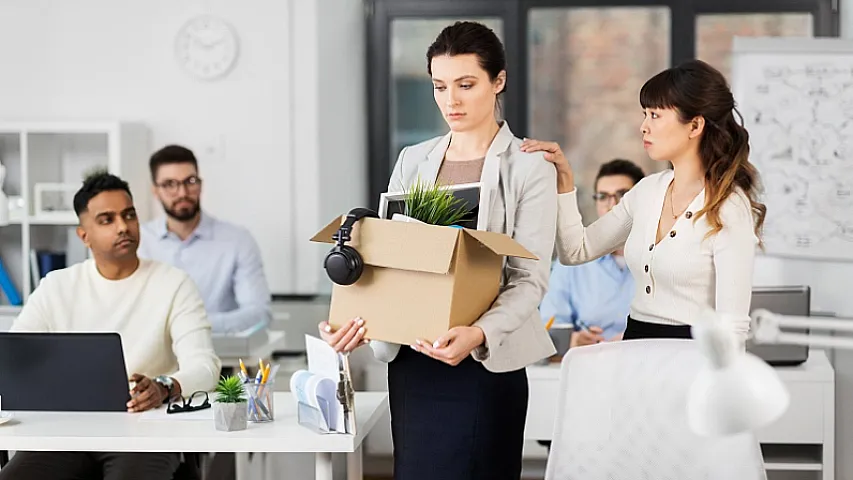 Maaşımız azalanda, işdən çıxaq, yoxsa gözləyək?