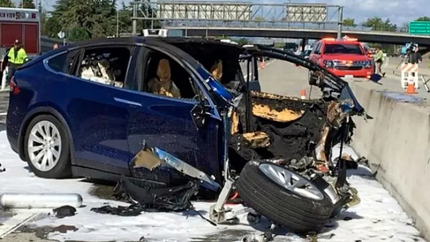 "Tesla" avtonom nəqliyyat qəzalarını ictimaiyyətdən niyə gizlətməyə çalışır?