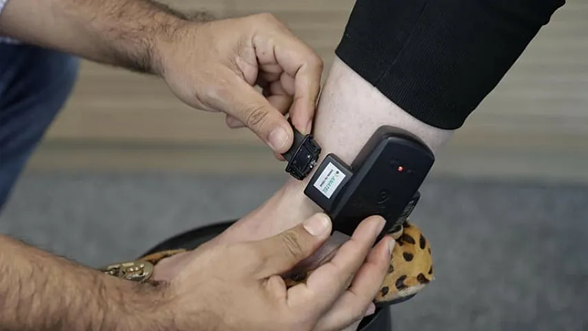 Bələdiyyə sədrinə elektron qolbaq taxıldı