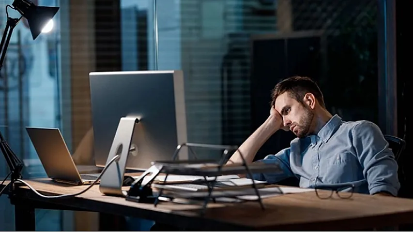 Gecə növbəsində işləməyin 5 mənfi tərəfi