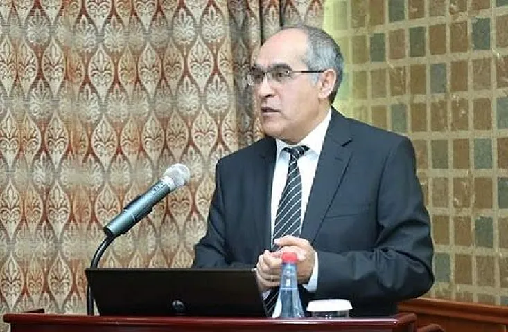 Bakıda kollec direktoru vəzifəsindən getdi (FOTO)