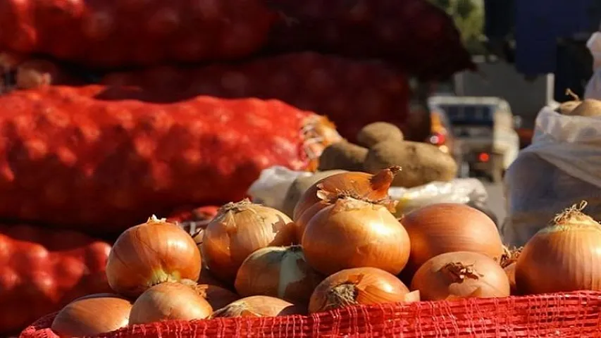 Azərbaycan bu ölkəyə soğanın kiloqramını 8 manata satıb