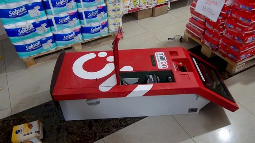 &ldquo;MilliÖn&rdquo; terminalından 8273 manatı belə oğurladılar - Video