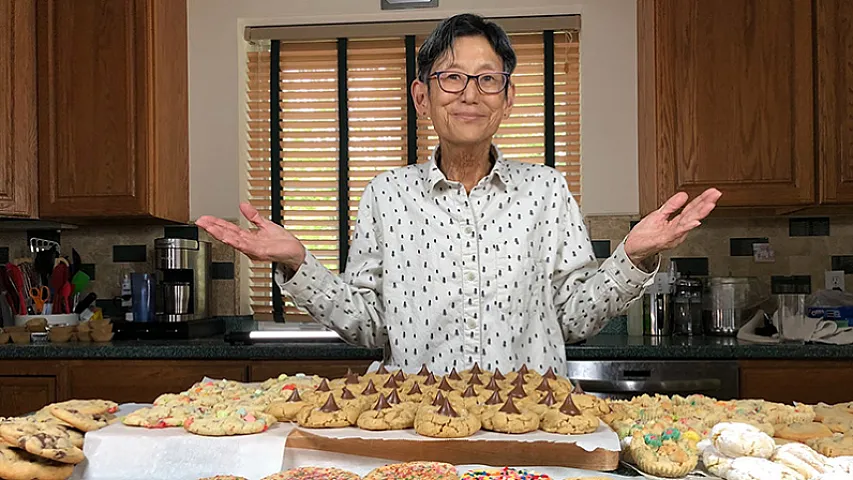 63 yaşında "TikTok" fenomeni oldu, sərvəti milyonlarla ölçülür