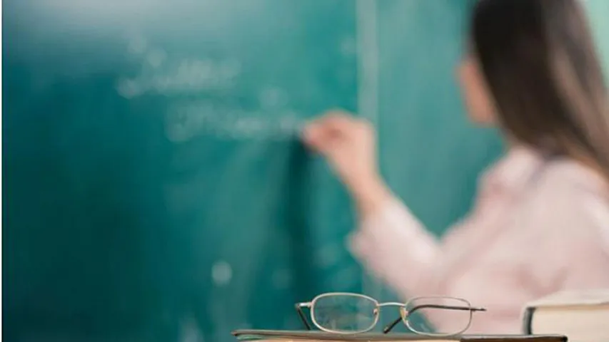 Bu müəllimlər ildə 170 min manata yaxın maaş alır