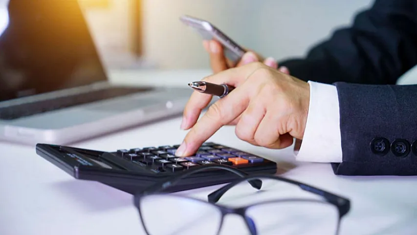 Bakıda məşhur hotellərin idarəçisi borca düşüb