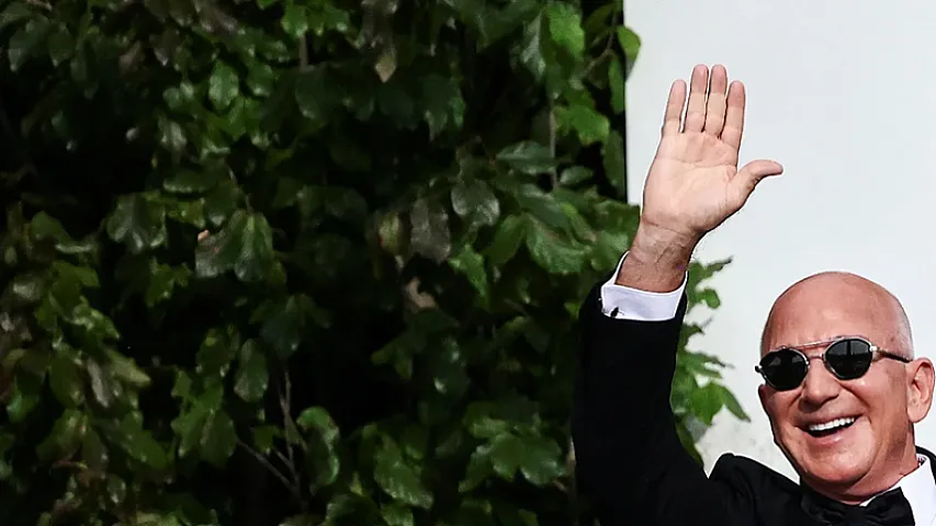 Ceff Bezos &quot;Amazon&quot; səhmlərini 666 milyon dollara satdı