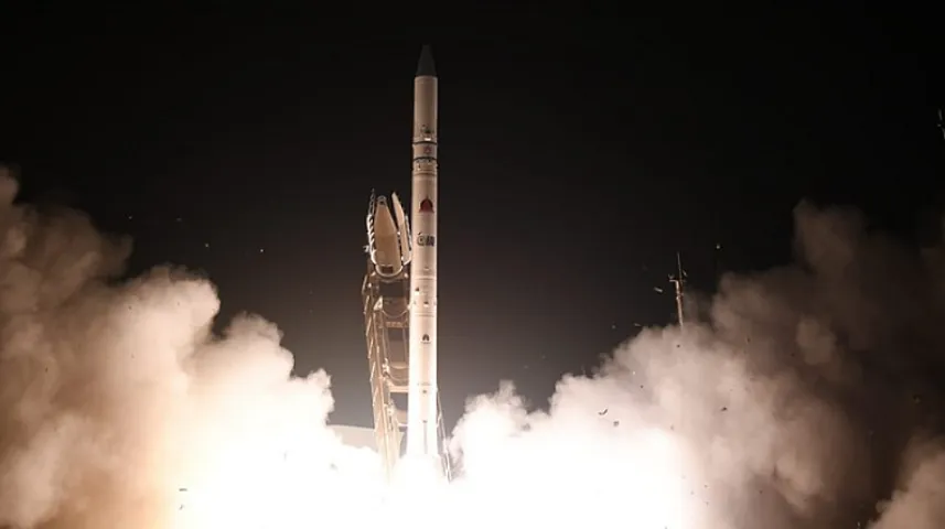 İsrail ilk rabitə peykini kosmosa BURAXDI