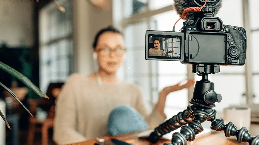 Azərbaycanda reklama görə 4 blogerdən şikayət edildi - RƏSMİ