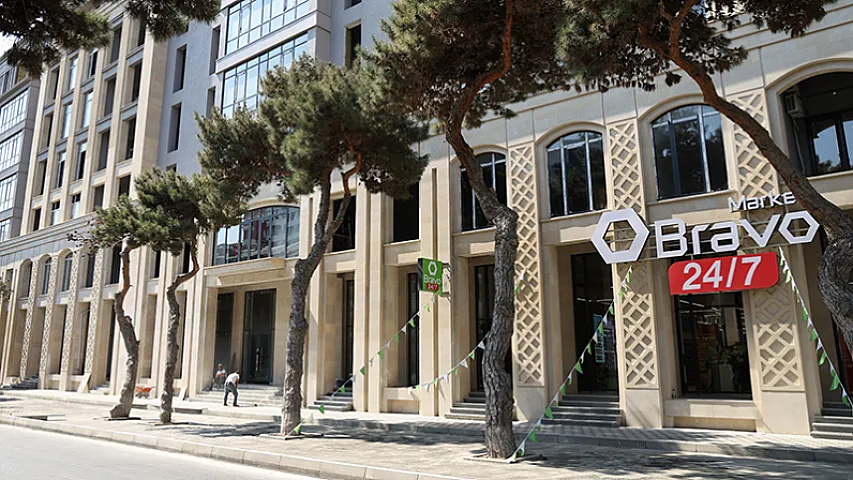 Bakıda &quot;Bravo&quot;nun qarşısındakı qanunsuz parkinq ləğv edildi - FOTO