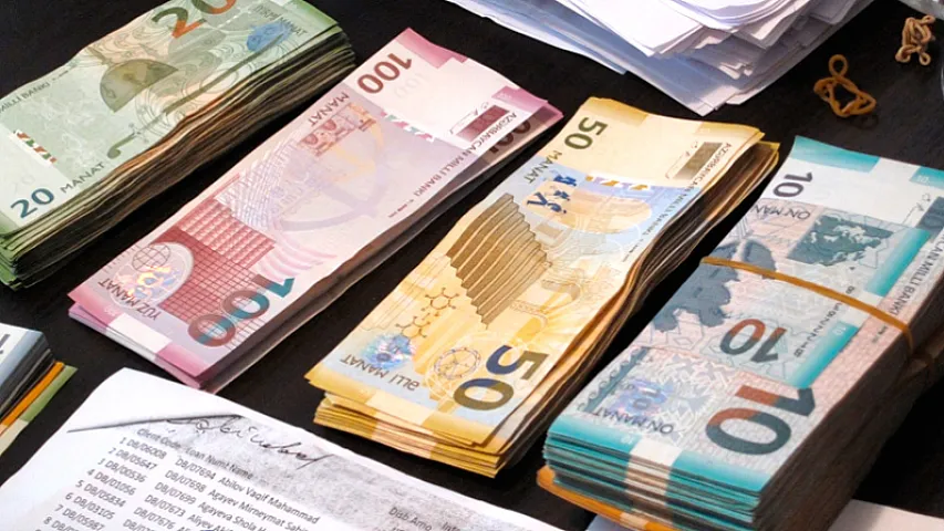 Əhalinin banklardakı əmanətləri artıb